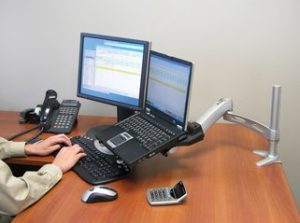 dual-displays-1240262